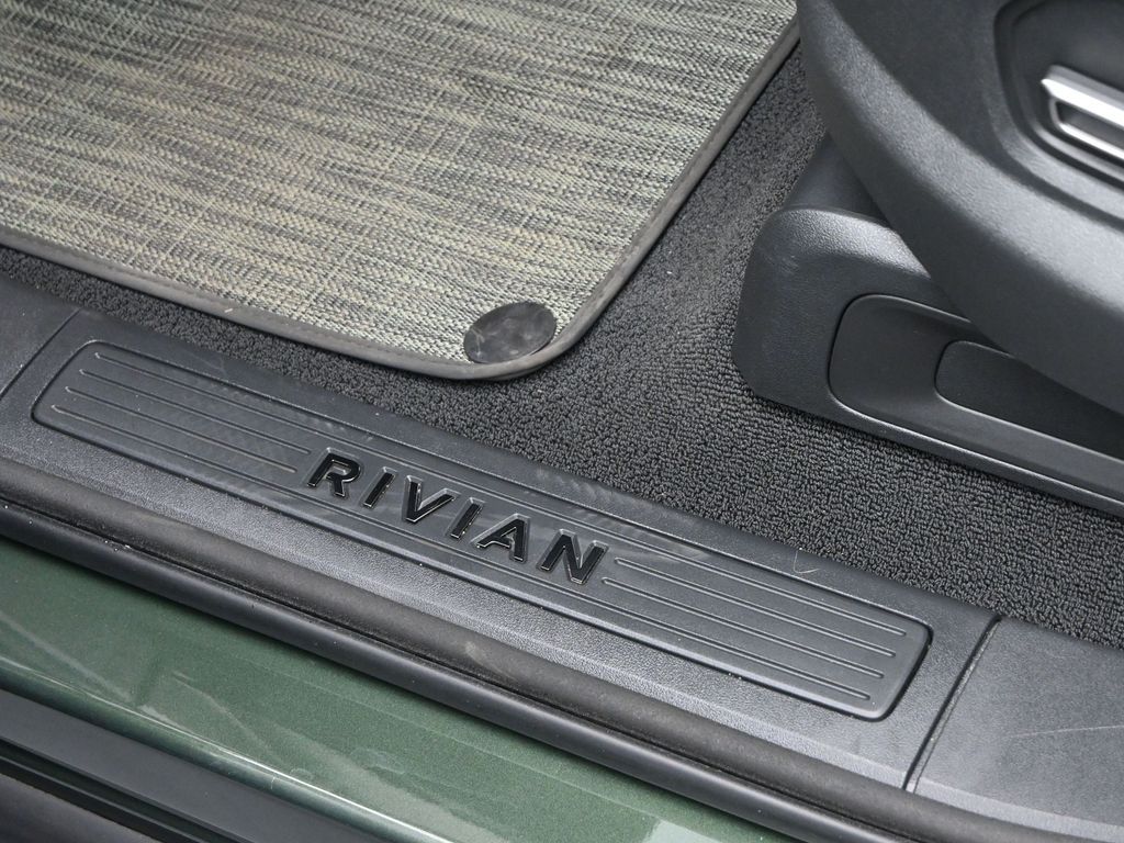 2024 Rivian R1S Adventure