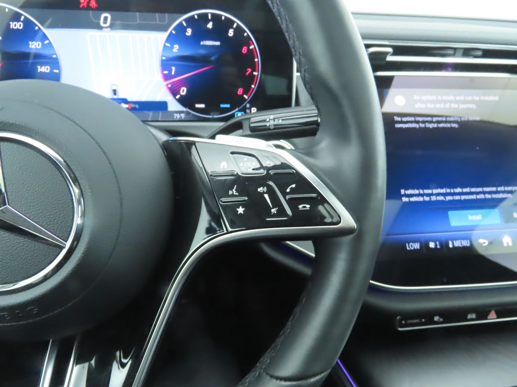 Thumbnail: 2025 Mercedes-Benz E-Class - 12