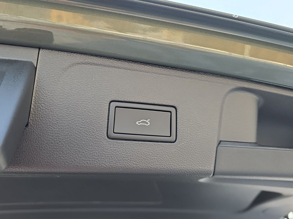 2026 Volkswagen Atlas 2.0T Peak Edition Green at Sutliff Volkswagen