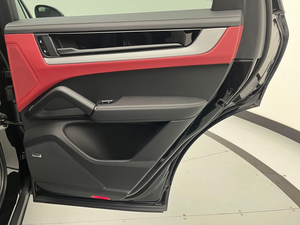 Thumbnail: 2026 Porsche Cayenne - 32