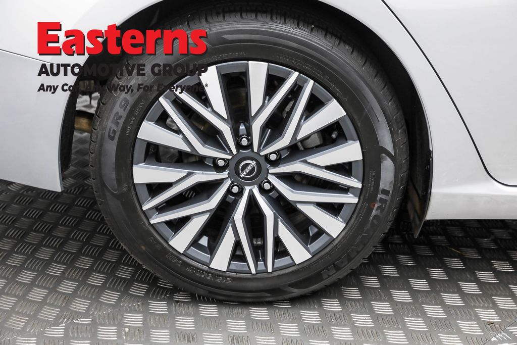 Used 2024 Silver Nissan 2.5 SV image 29