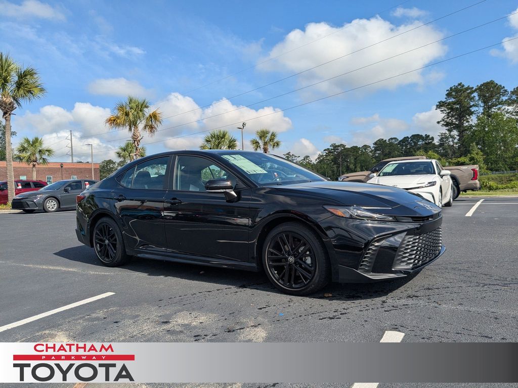 2026 Toyota Camry SE Hybrid's photo