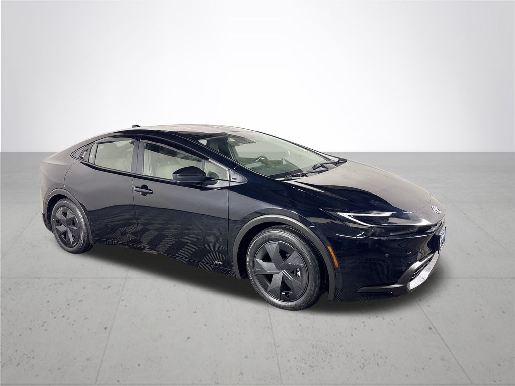 2023 Toyota Prius LE photo 4