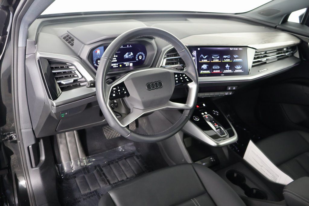 Thumbnail: 2023 Audi Q4 e-tron - 7