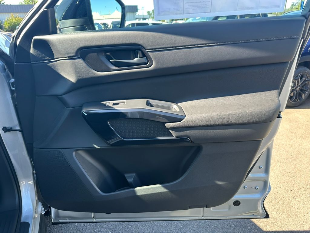 2025 Nissan Pathfinder S