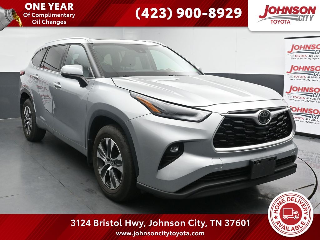 Celestial Silver Metallic 2022 Toyota Highlander XLE AWD SUV / Crossover All-Wheel Drive 8-Speed Automatic