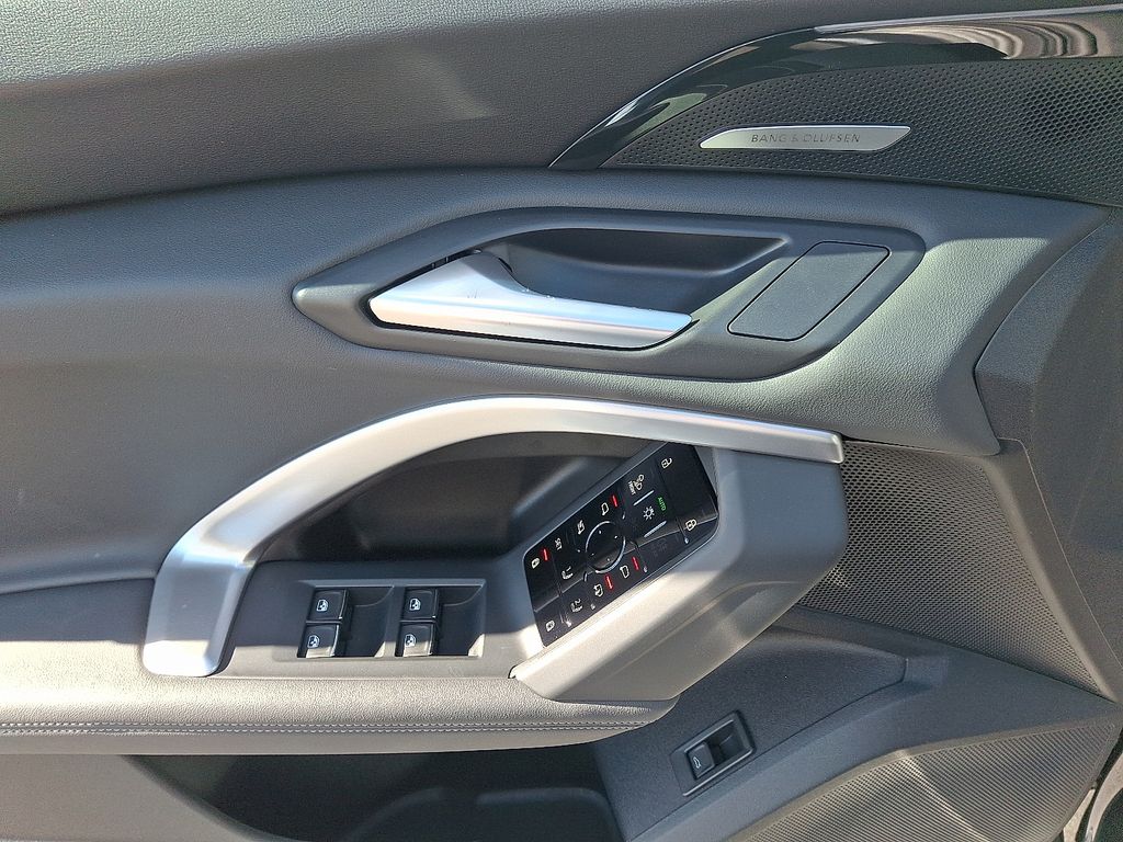 Thumbnail: 2025 Audi Q5 - 12