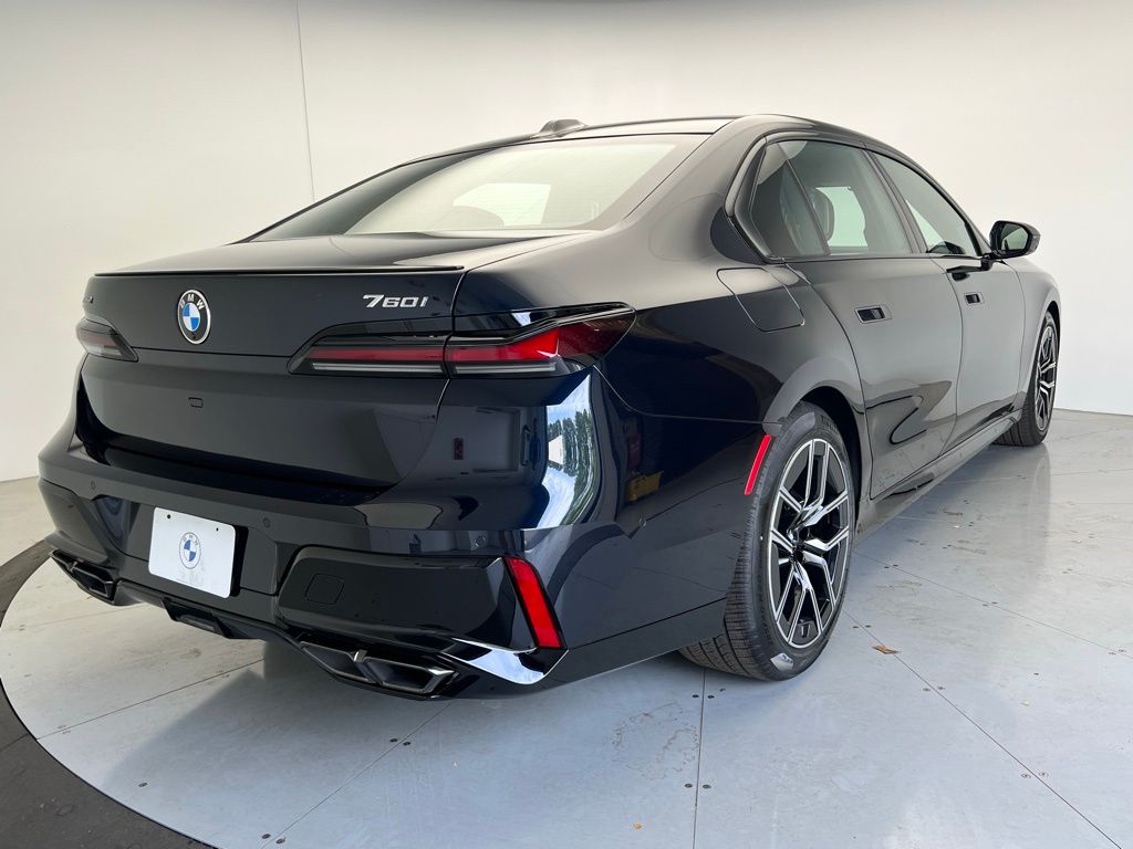 Thumbnail: 2025 BMW 7 Series - 3