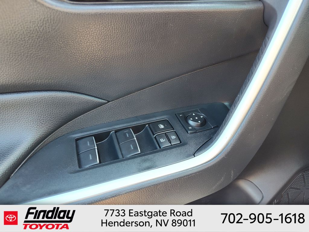 2024 Toyota RAV4 XLE - Photo 21