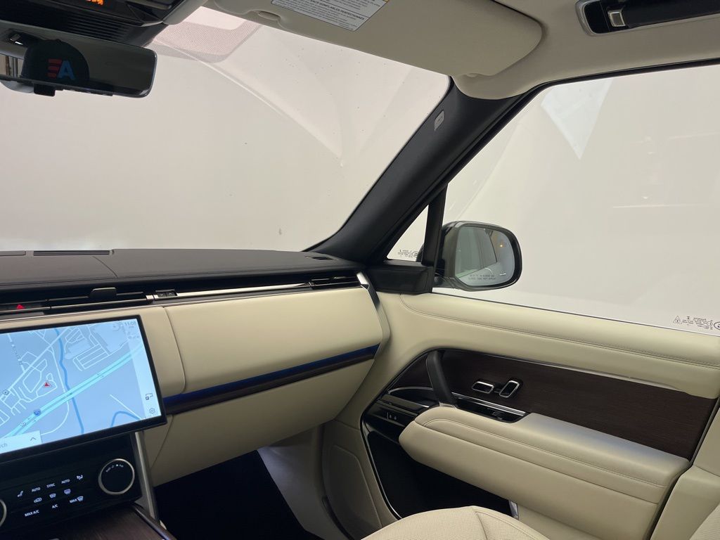 Thumbnail: 2023 Land Rover Range Rover - 27
