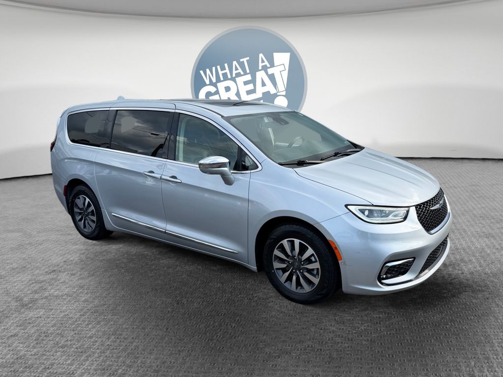 2022 Chrysler Pacifica Hybrid Limited FWD