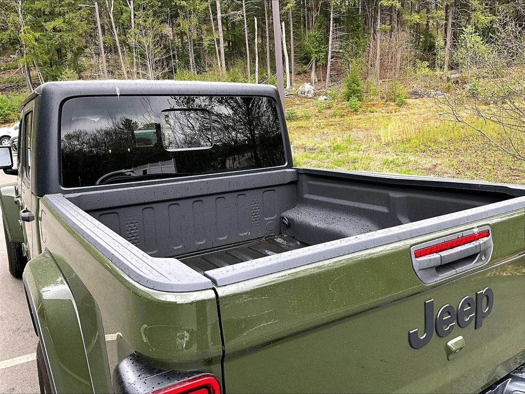 2022 Jeep Gladiator — photo 26