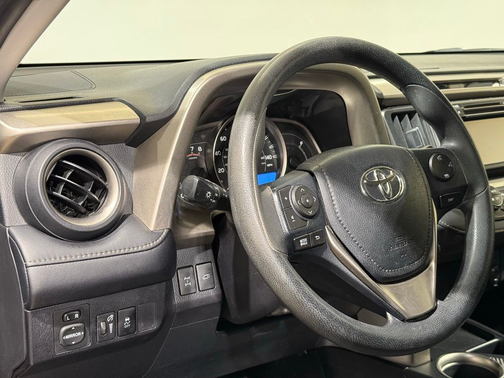 Thumbnail: 2015 Toyota RAV4 - 17
