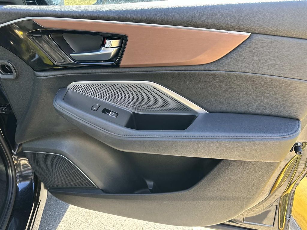 Thumbnail: 2022 Acura MDX - 18