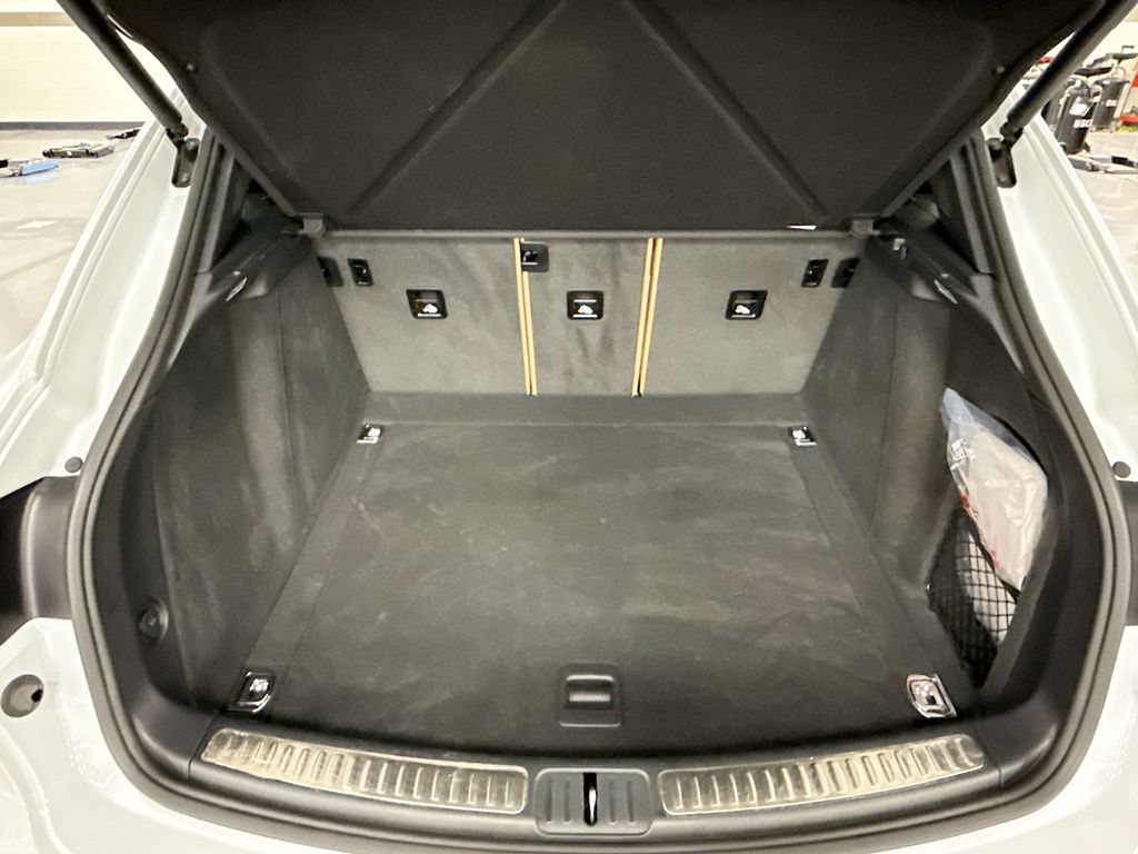 Thumbnail: 2025 Porsche Macan - 28