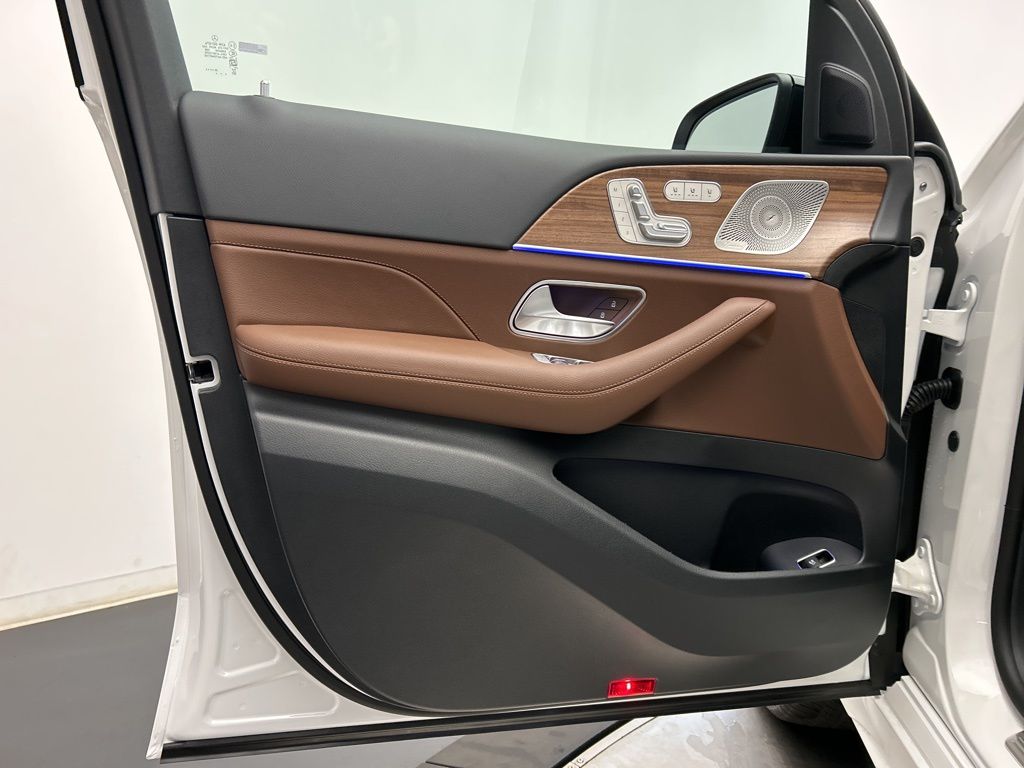 Thumbnail: 2026 Mercedes-Benz GLE - 11