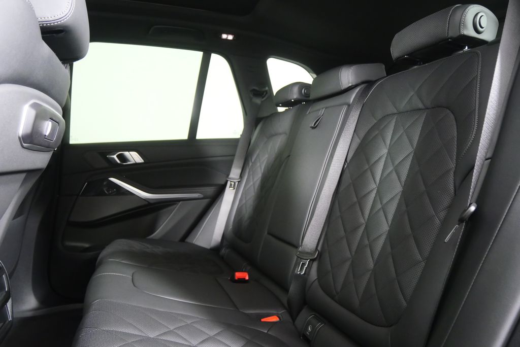 Thumbnail: 2026 BMW X5 - 13