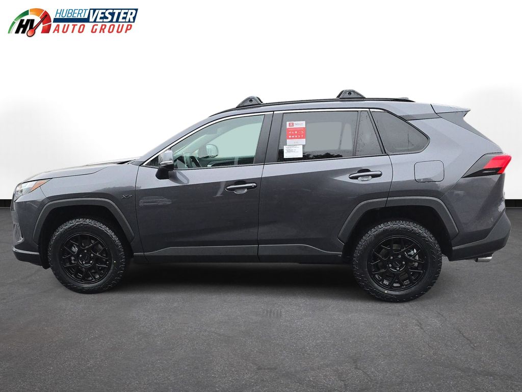 2025 Toyota RAV4 XLE's photo