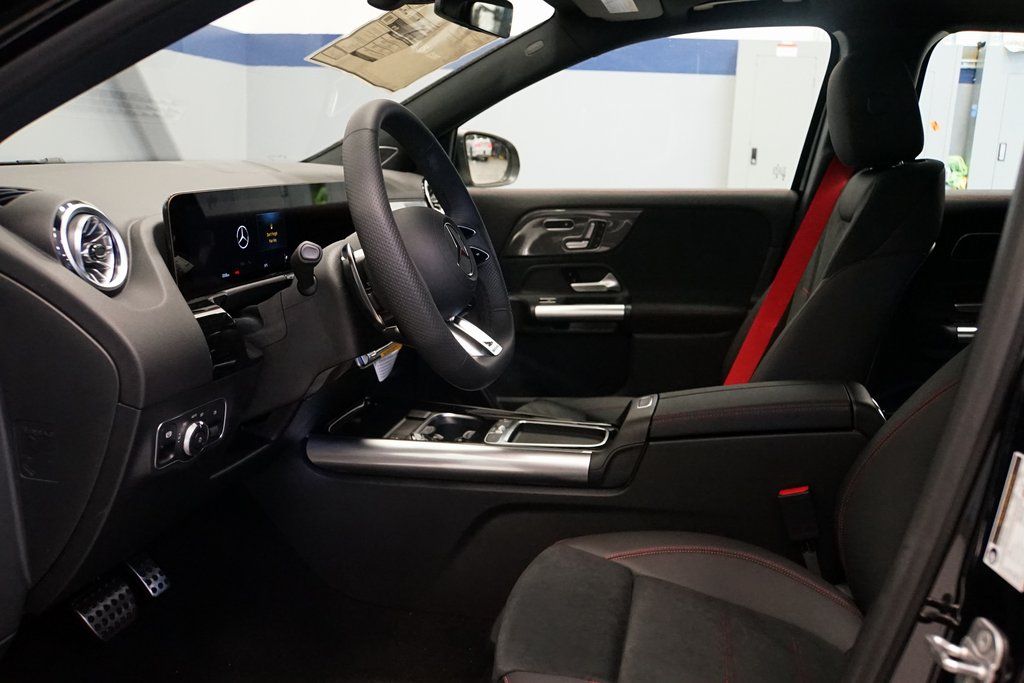 2025 Mercedes Benz GLA AMG 35 4MATIC photo 9