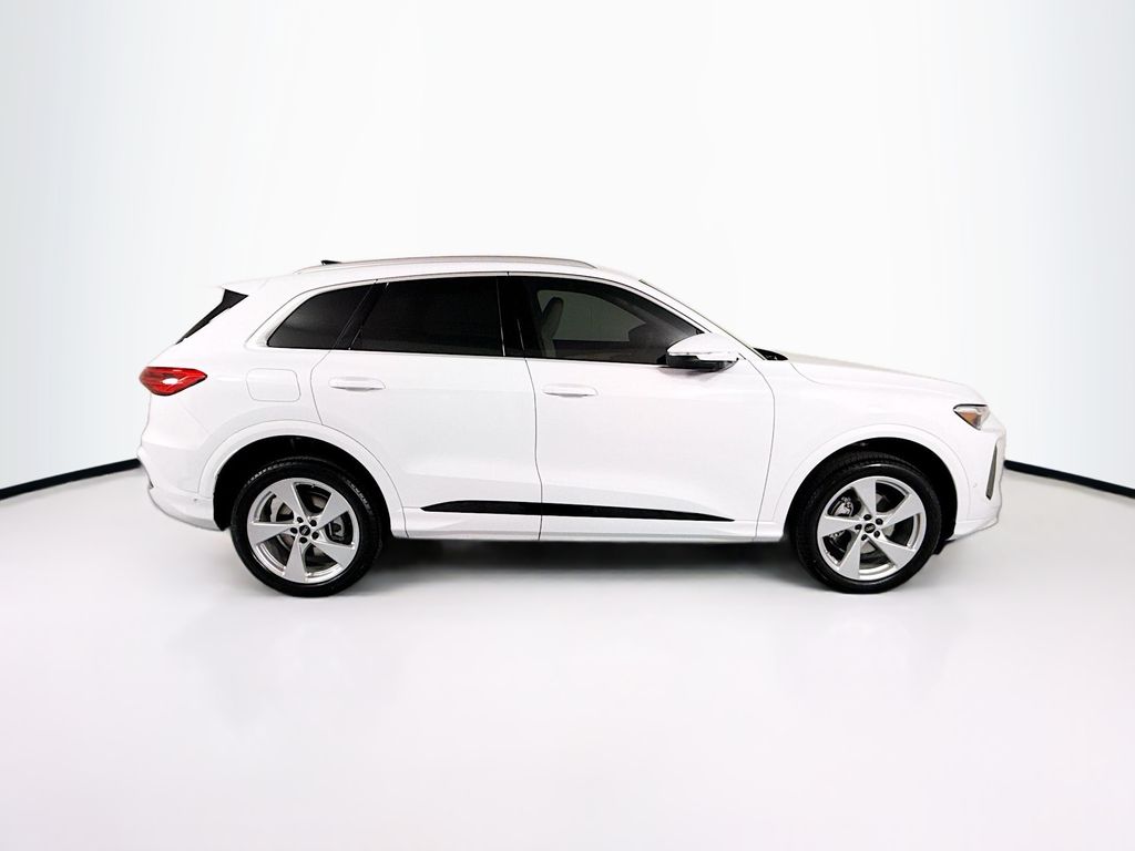 Thumbnail: 2026 Audi Q5 - 4