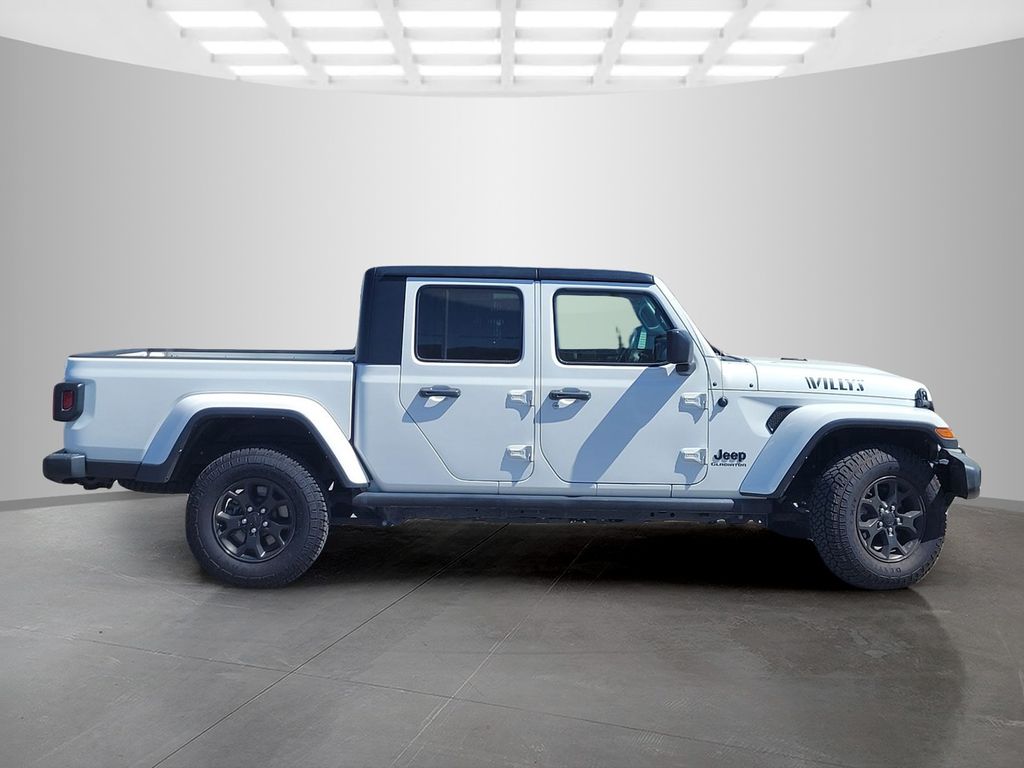 Used 2022 White Jeep Sport image 3