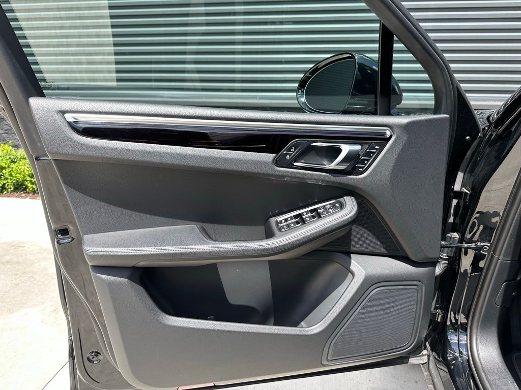 2022 Porsche Macan  14