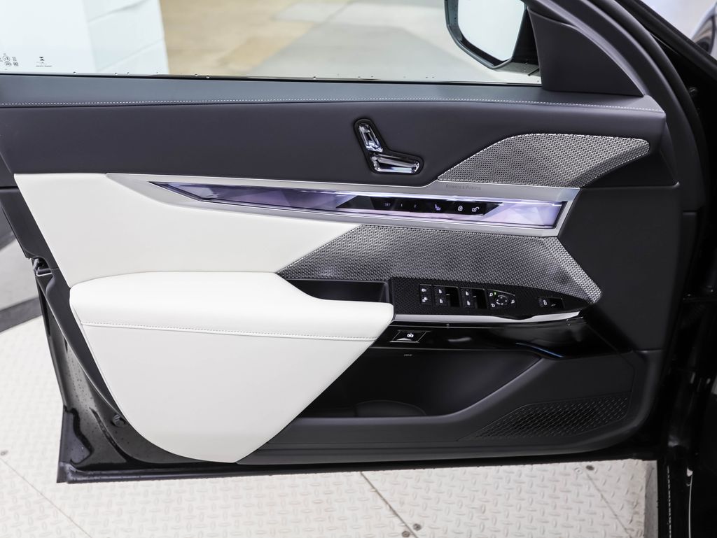 2025 BMW i7 xDrive60 9