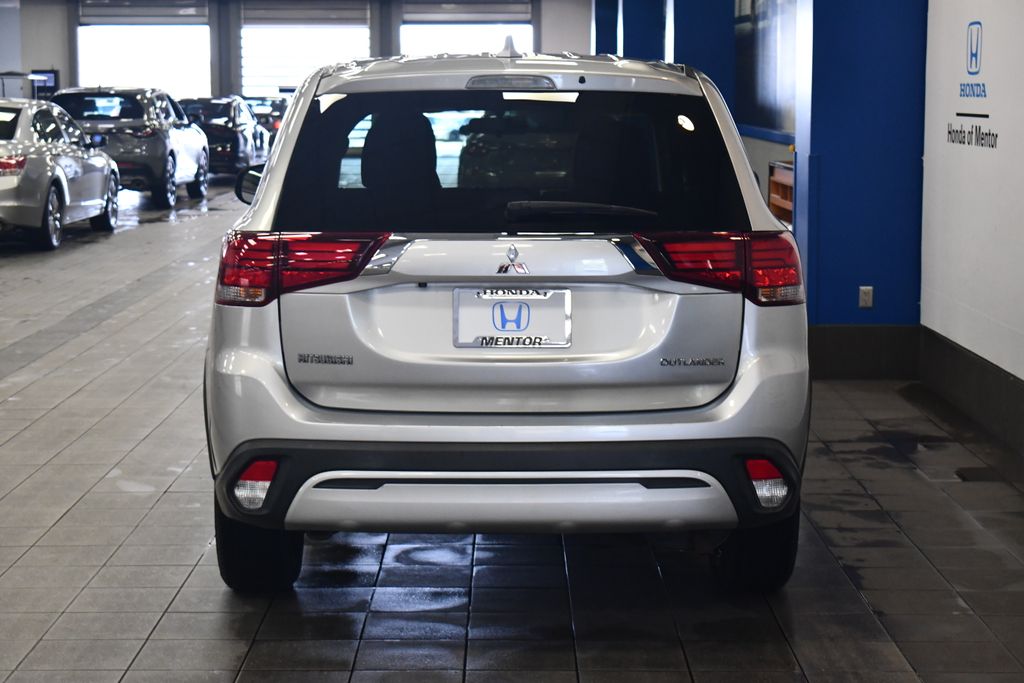 Thumbnail: 2019 Mitsubishi Outlander - 4