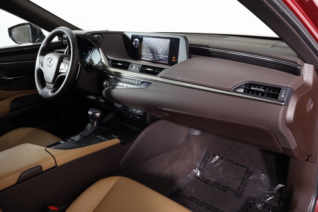 Thumbnail: 2021 Lexus ES - 9