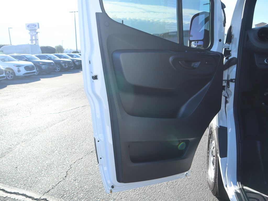 Thumbnail: 2024 Mercedes-Benz Sprinter - 21