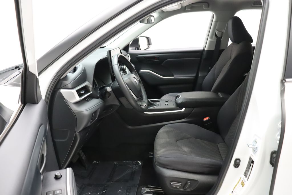 2024 Toyota Highlander LE 14