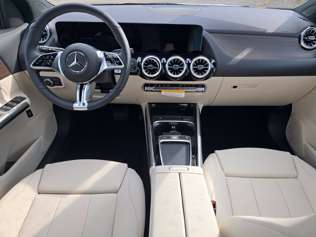 New 2026 White Mercedes-Benz GLA 250 image 18