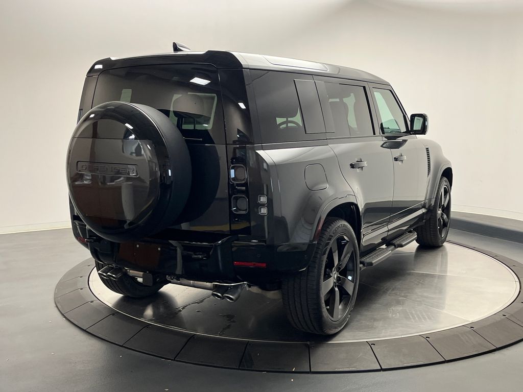 2025 Land Rover Defender 110 5