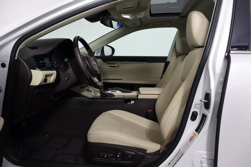 Thumbnail: 2017 Lexus ES - 10