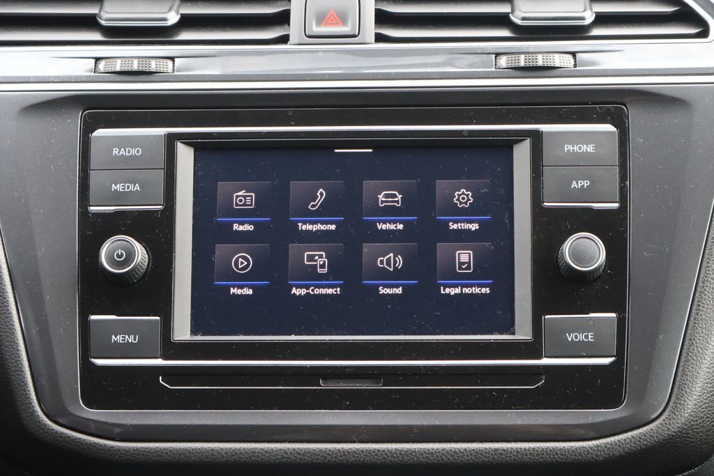 Thumbnail: 2022 Volkswagen Tiguan - 15