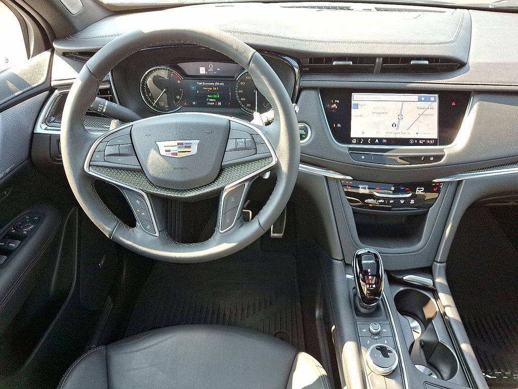Thumbnail: 2022 Cadillac XT5 - 12