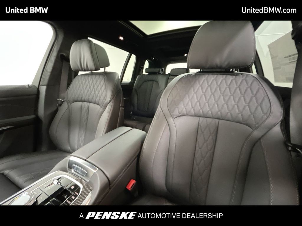 Thumbnail: 2026 BMW X7 - 13