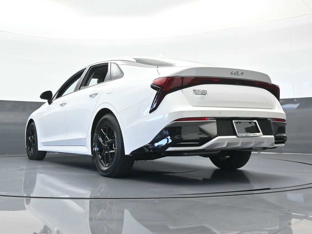 New 2025 Snow White Pearl Kia LXS image 52