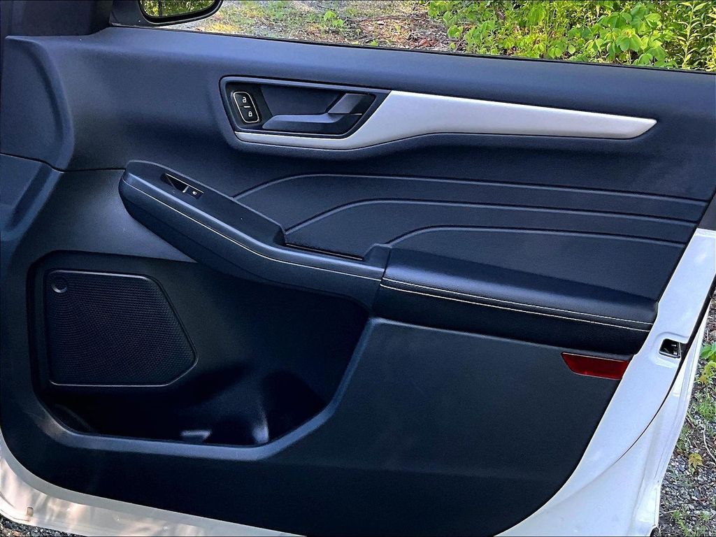 2022 Ford Escape — photo 12