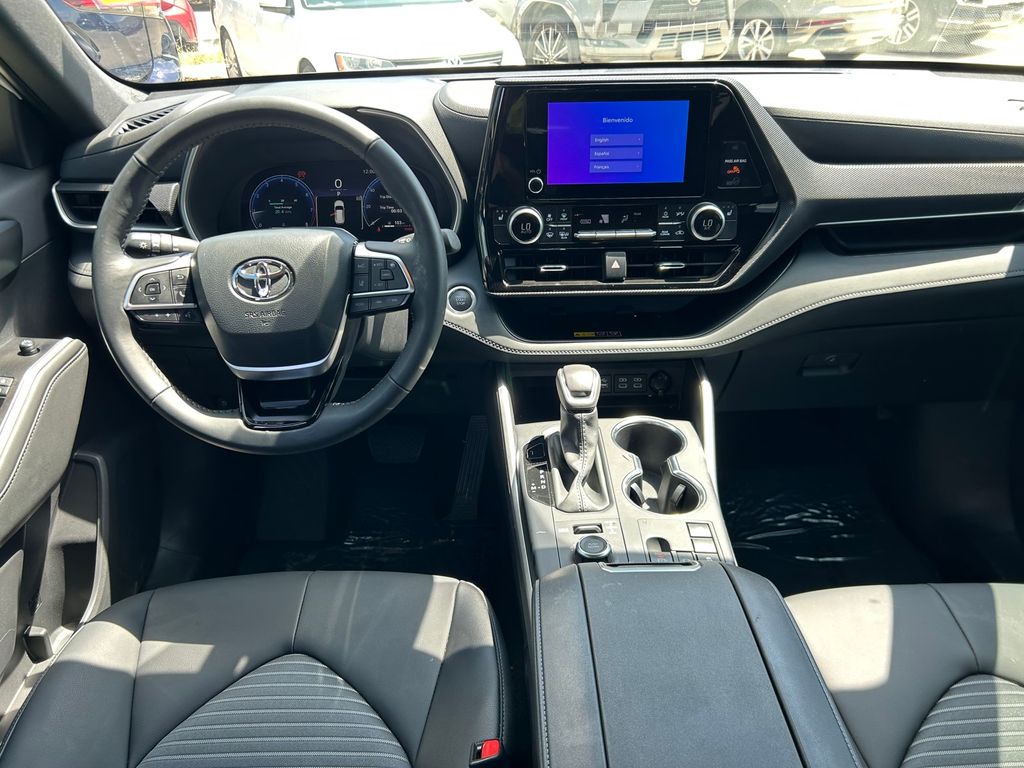 Used 2025 Toyota Highlander SUV