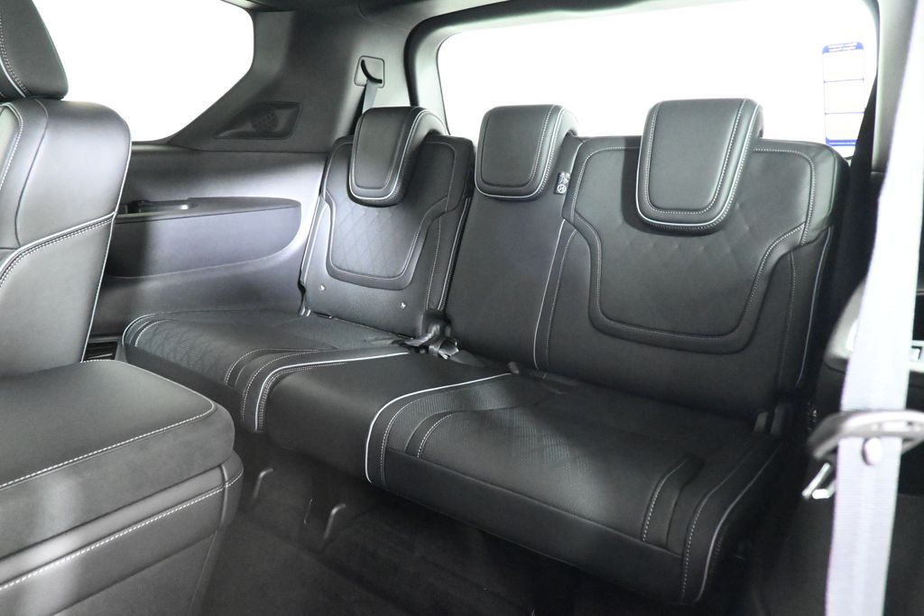 Thumbnail: 2026 INFINITI QX80 - 30