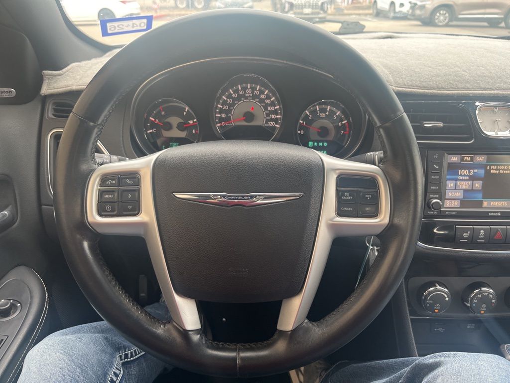 Thumbnail: 2014 Chrysler 200 - 32