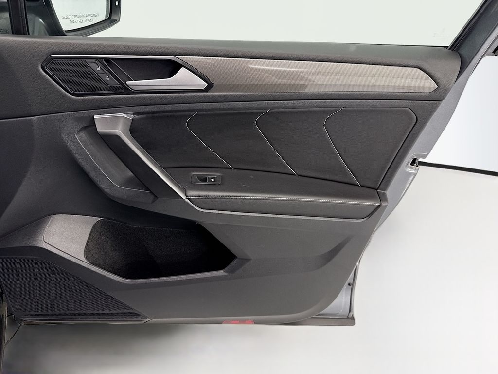 Thumbnail: 2023 Volkswagen Tiguan - 23