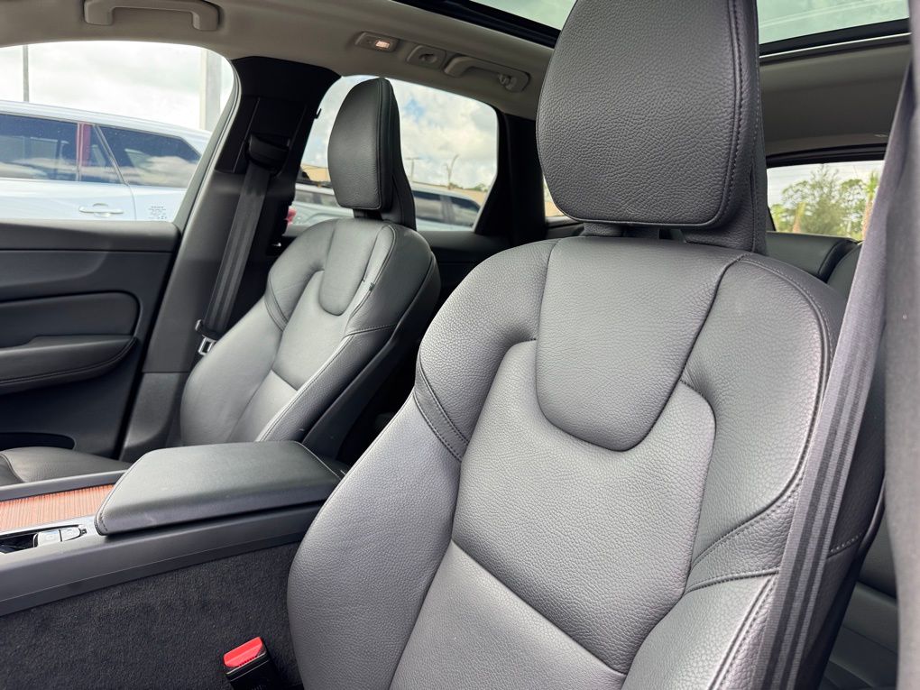2023 Volvo XC60 B5 Plus photo 33