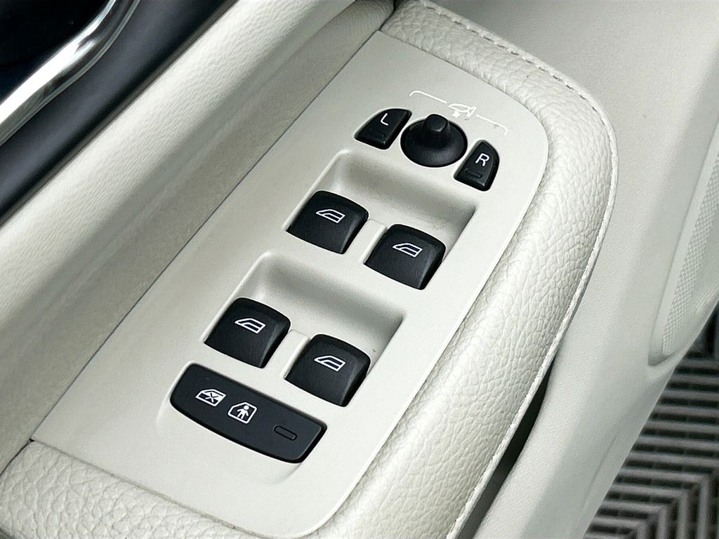 Thumbnail: 2020 Volvo S60 - 21