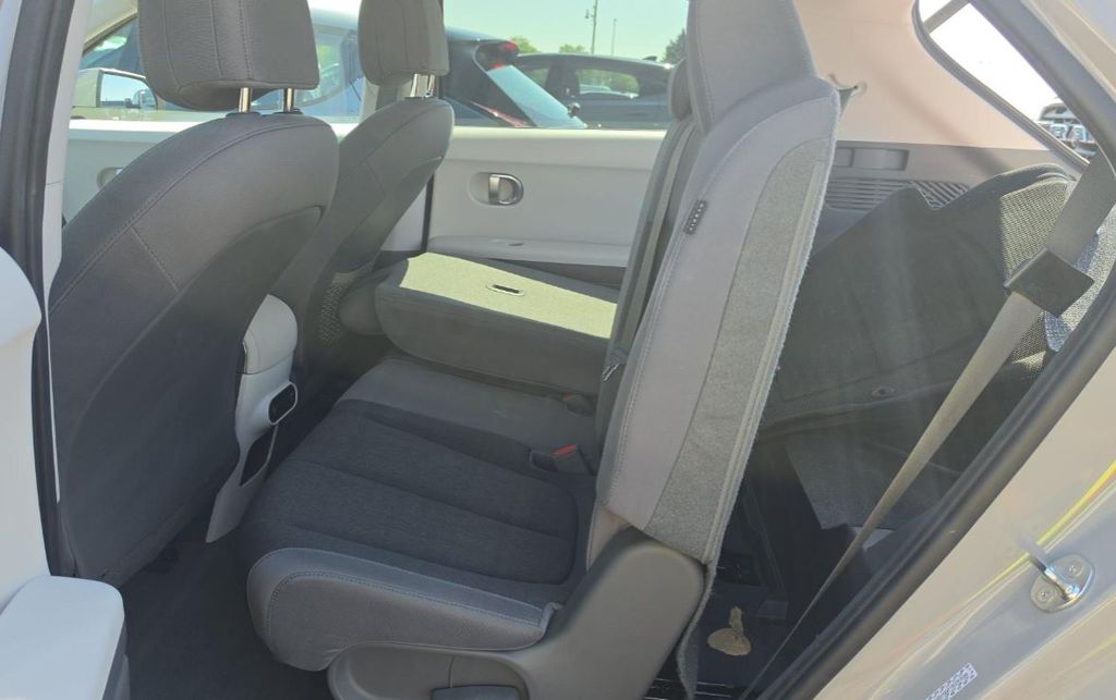 Used 2024 Gray Hyundai SEL image 7