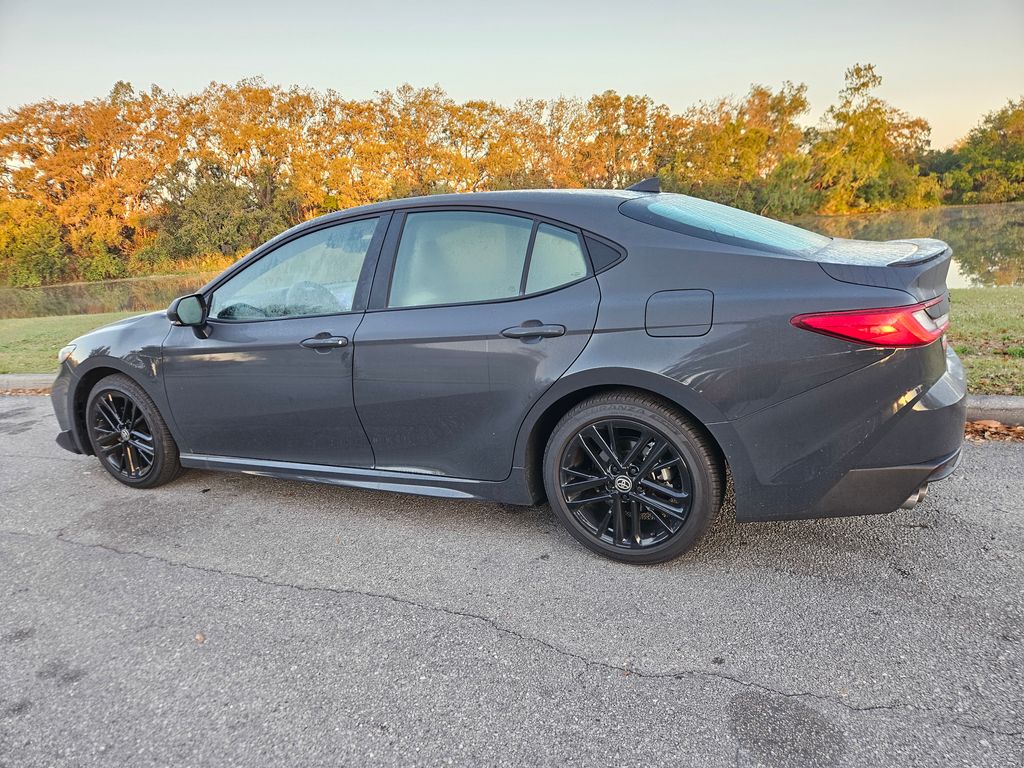 2025 Toyota Camry SE 3