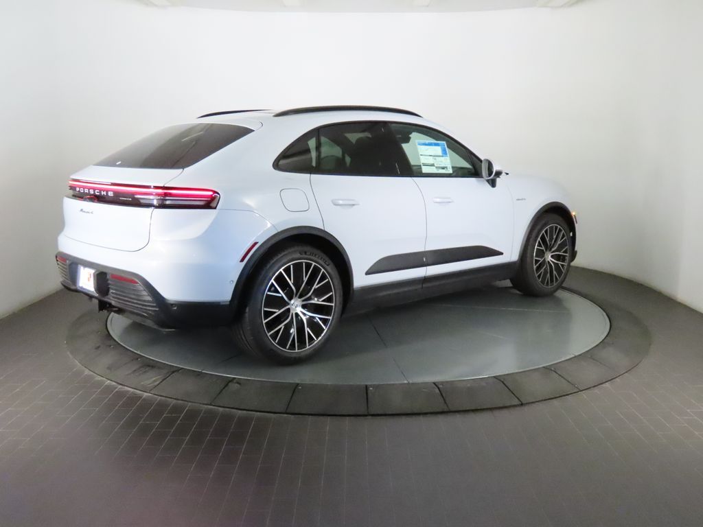 Thumbnail: 2026 Porsche Macan - 7