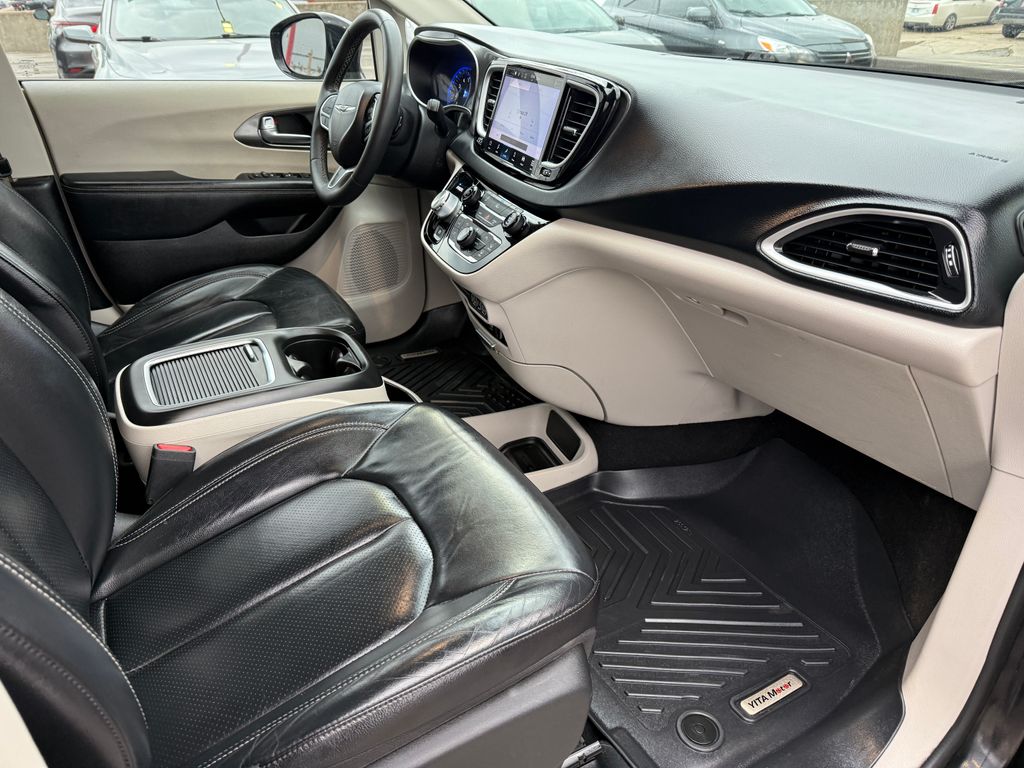 View vehicle photo 3