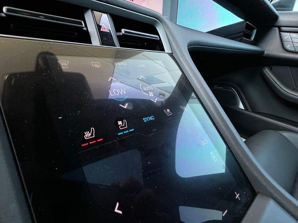 2022 Porsche Taycan 4S photo